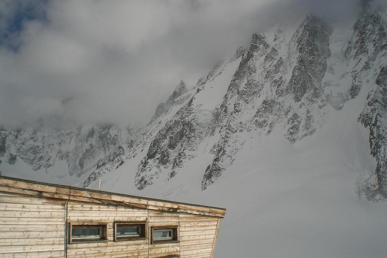#2 le soir au refuge : On a eu un pti doute en voyant ces nuages, pour le beua temps attendue du lendemain...mais non il etait là !! le soir au refuge : On a eu un pti doute en voyant ces nuages, pour le beua temps attendue du lendemain...mais non il etait là !!