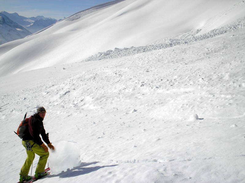 Chute de séracs à la Sache : Une lame de glace a roulé nimp', a 100m de la zone principale d'accumulation...Une trajectoire complètement imprévisible.