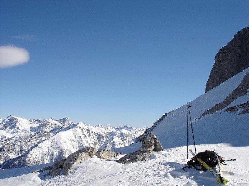 sous le sommet : vue sur Fort Carra