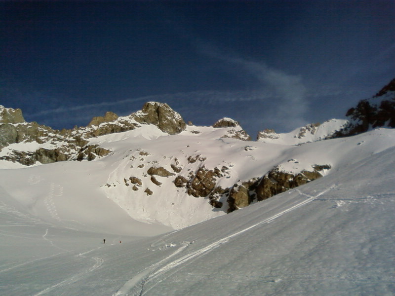 #3 vallon sous le refuge : la trace de montée tranquille , avant que les bétises commençent. vallon sous le refuge : la trace de montée tranquille , avant que les bétises commençent.