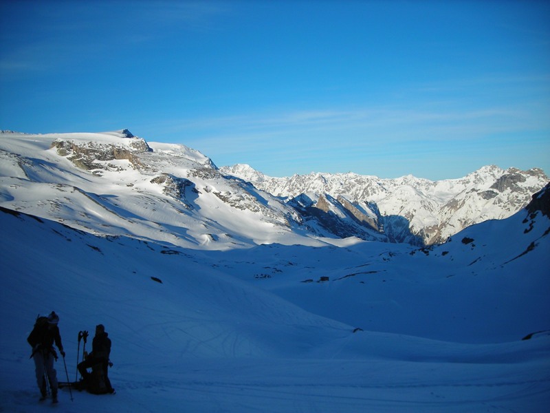 Sous la première pente : A 2800m avant de mettre les skis sur le dos pour monter la première pente