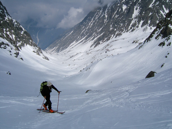 #2 Barbis : Gérard arrive à bout du dernier ressaut avant le Col de Chiapous. A sa gauche on peut remarquer le refuge Morelli Buzzi. Barbis : Gérard arrive à bout du dernier ressaut avant le Col de Chiapous. A sa gauche on peut remarquer le refuge Morelli Buzzi.