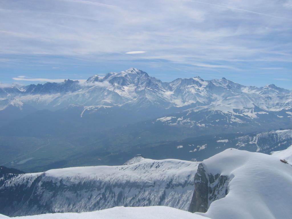 Mont Blanc : Le roi des Alpes avec son chapeau qui annonce un changement de temps