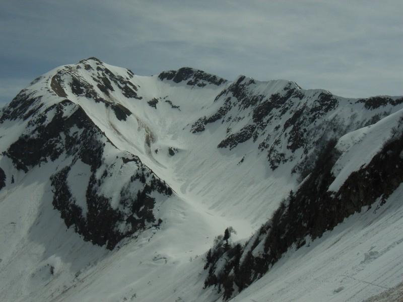 #2 Croix d Croix d'Almet : Vue globale du sommet et de la combe des Fours avec l'arête NW à gauche
