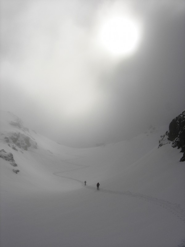 #2 Ambiance à la montée : Le soleil continue de jouer avec nous dans la combe des Van Ambiance à la montée : Le soleil continue de jouer avec nous dans la combe des Van