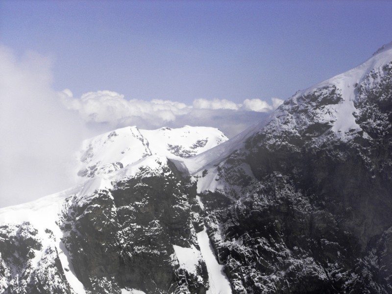 #4 Corniche : Encore de belles corniches sur les arrêtes du Sobier et le sommet du grand Colon derrière. Corniche : Encore de belles corniches sur les arrêtes du Sobier et le sommet du grand Colon derrière.