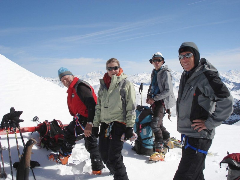 #39 Tour de la Meije 2008 : petit pause au sommet du couloir serré du savon Tour de la Meije 2008 : petit pause au sommet du couloir serré du savon
