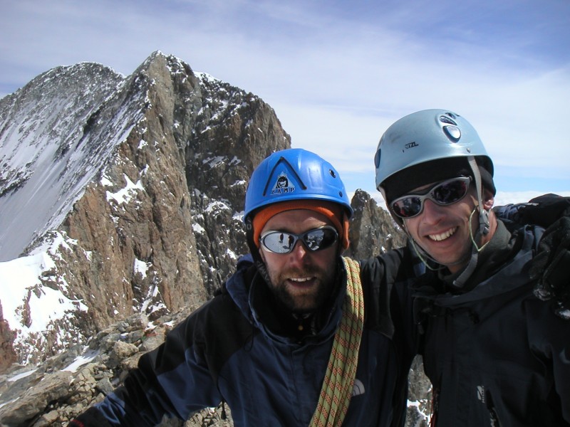 #5 Sam et Nico au sommet du Dôme : Sam et Nico au sommet du Dôme des Ecrins et en arrière plan la barre des Ecrins Sam et Nico au sommet du Dôme : Sam et Nico au sommet du Dôme des Ecrins et en arrière plan la barre des Ecrins