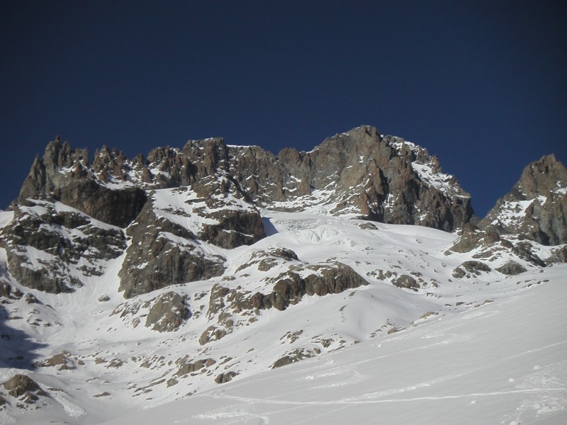 #2 La barre des Ecrins : La barre des Ecrins et on devine la brèche Lory à gauche de la barre La barre des Ecrins : La barre des Ecrins et on devine la brèche Lory à gauche de la barre