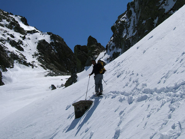 #15 Gélas : Il est interdit de marcher sur les cheminées Mr toune. Col de Fenestre. Gélas : Il est interdit de marcher sur les cheminées Mr toune. Col de Fenestre.