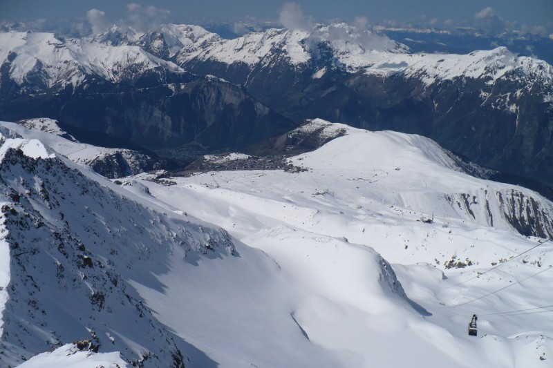 #2 Alpe d Alpe d'Huez : Petite vue depuis le Pic Blanc du côté de l'Alpe d'Huez qui est toujours largement enneigé.