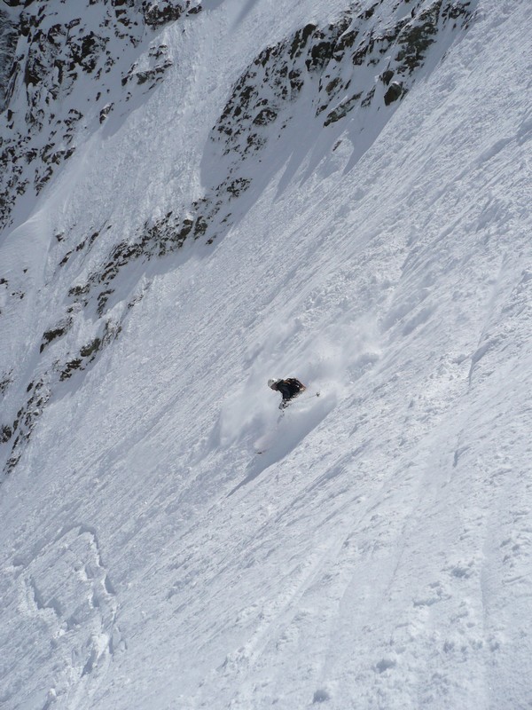 Grande Aiguille de la Bérarde : Ski grand large dans les pentes inférieures.