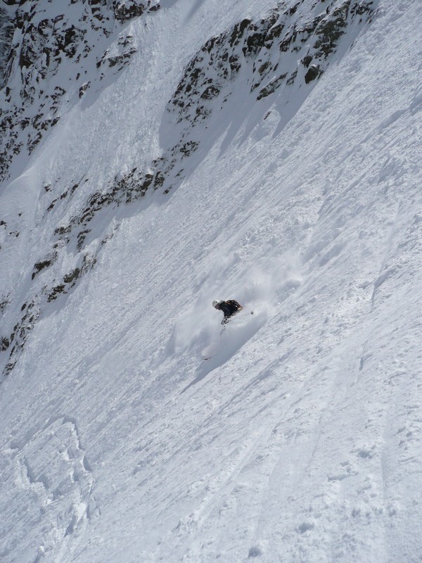 #14 Grande Aiguille de la Bérarde : Ski grand large dans les pentes inférieures. Grande Aiguille de la Bérarde : Ski grand large dans les pentes inférieures.