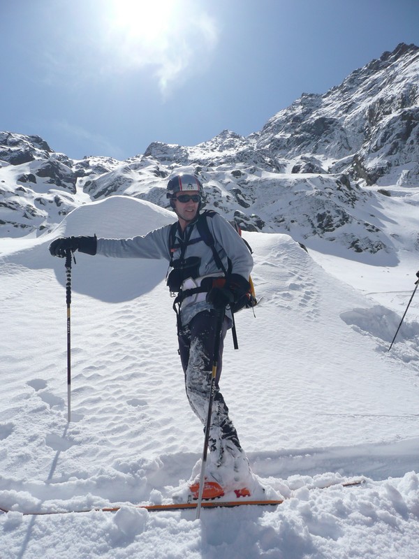 #16 Grande Aiguille de la Bérarde : Nico à la sortie du couloir : et oui mesdames ce fringuant jeune homme est célibataire ! :) Grande Aiguille de la Bérarde : Nico à la sortie du couloir : et oui mesdames ce fringuant jeune homme est célibataire ! :)