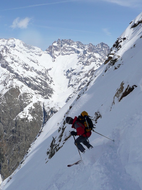 #13 Grande Aiguille de la Bérarde : Loïsyann sur fond de Meije. Grande Aiguille de la Bérarde : Loïsyann sur fond de Meije.
