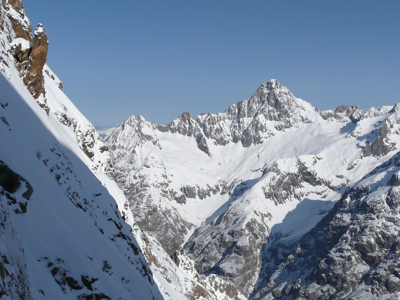 #4 Grande Aiguille de la Bérarde : L Grande Aiguille de la Bérarde : L'aiguille du Plat de la Selle s'illumine.