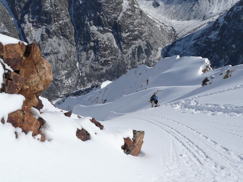 #6 Grande Aiguille da la Bérarde : Arrivée la selle neigeuse sous le sommet. Grande Aiguille da la Bérarde : Arrivée la selle neigeuse sous le sommet.
