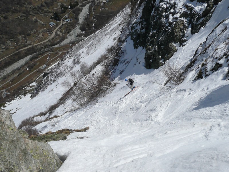 #17 Grande Aiguille de la Bérarde : Fin de descente ludique dans les vires. Grande Aiguille de la Bérarde : Fin de descente ludique dans les vires.