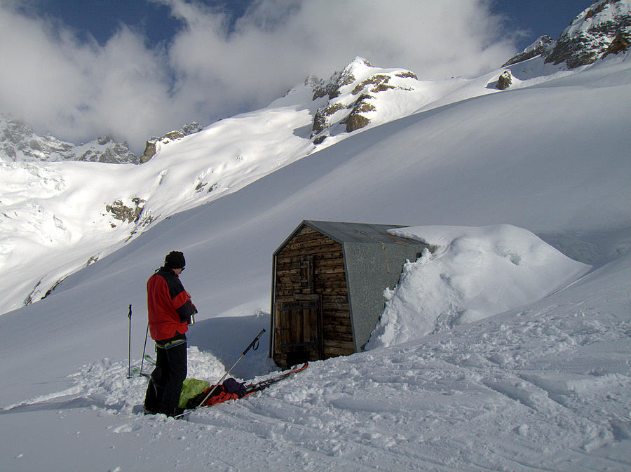 #3 Bivouac Fiorio : Bivouac Fiorio et Dolent au fond Bivouac Fiorio : Bivouac Fiorio et Dolent au fond