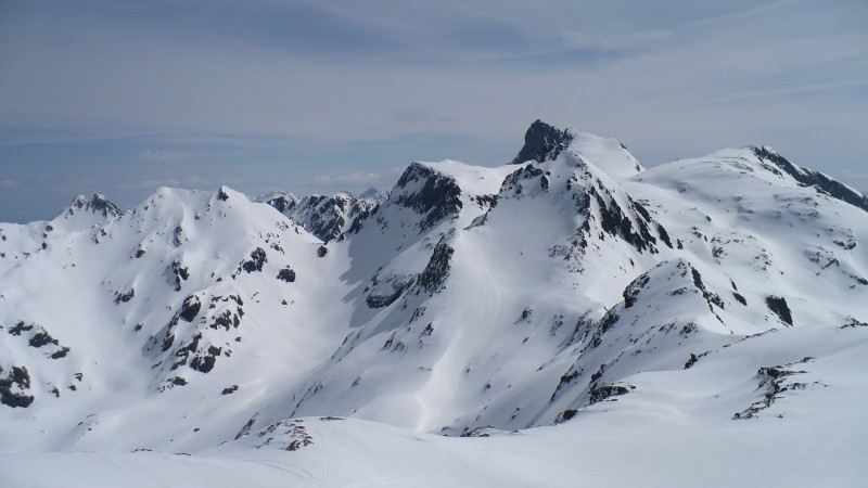 #11 Vue sur la Croix de Belledonne : Depuis le Grande Lauzière (2741m), panorama sur la Croix et le grand Pic de Belledonne (2977m), sur le Pic du Grand Doménon (2802m), le col de Freydane (2645m) et le Pic Couttet (2764m). Vue sur la Croix de Belledonne : Depuis le Grande Lauzière (2741m), panorama sur la Croix et le grand Pic de Belledonne (2977m), sur le Pic du Grand Doménon (2802m), le col de Freydane (2645m) et le Pic Couttet (2764m).