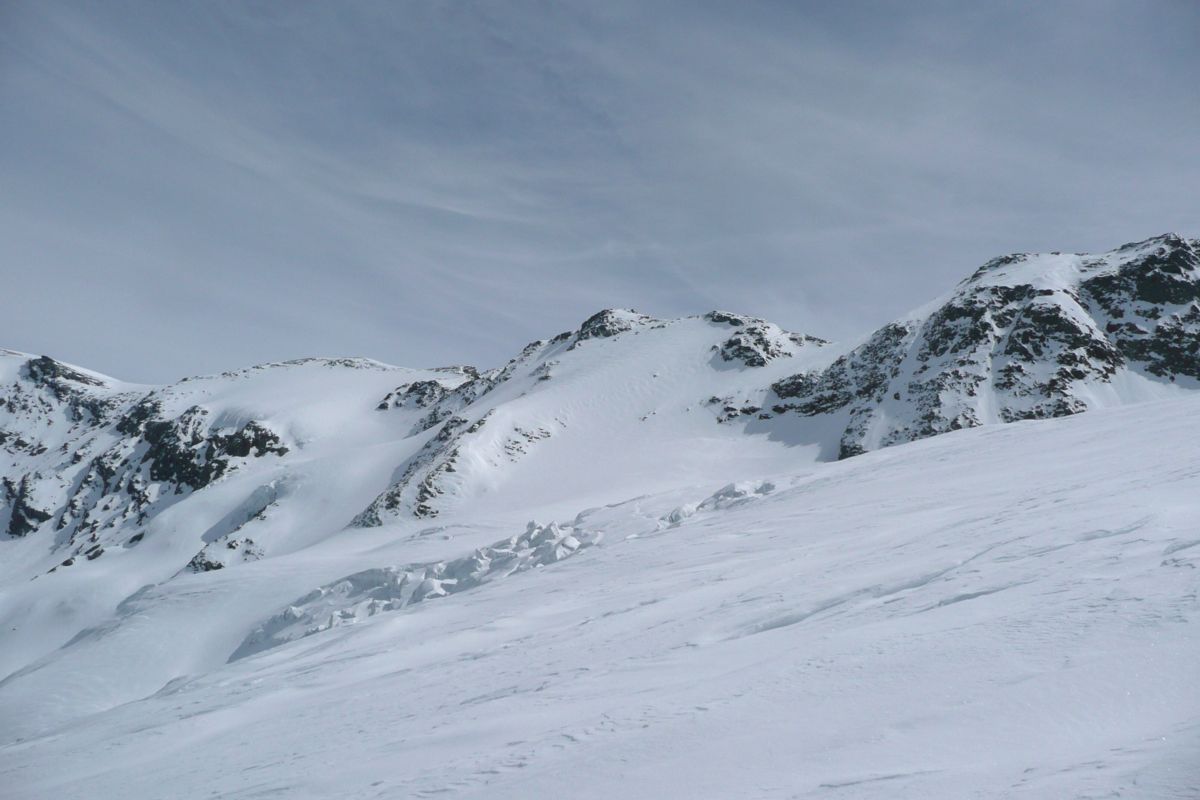 #4 Col supérieur du Génépy : La pente s Col supérieur du Génépy : La pente s'adoucit, mais attention aux crevasses. Pour l'instant pas de problème sur l'itinéraire.