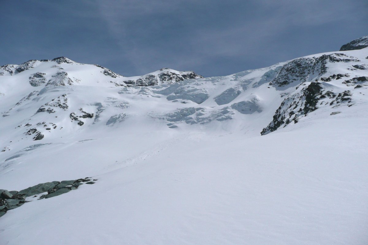 #11 Glacier de Génépy : Des itinéraires sont possibles mais exposés aux chutes de séracs Glacier de Génépy : Des itinéraires sont possibles mais exposés aux chutes de séracs