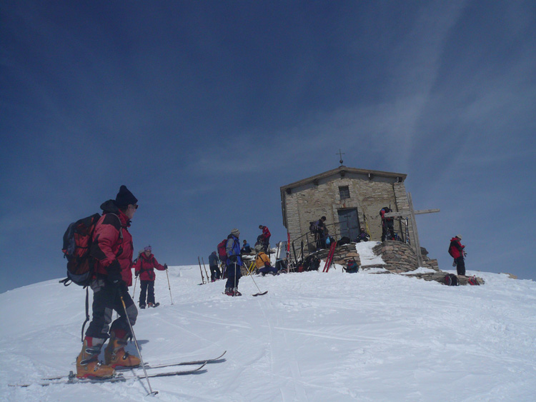 #7 La Chapelle au sommet : Beaucoup de monde La Chapelle au sommet : Beaucoup de monde