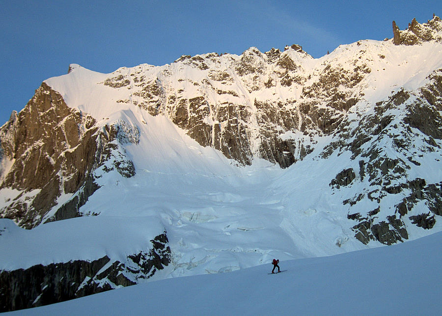 #8 Aiguille de l Aiguille de l'Amône : La face NE de l'Aiguille de l'Amône au lever du jour