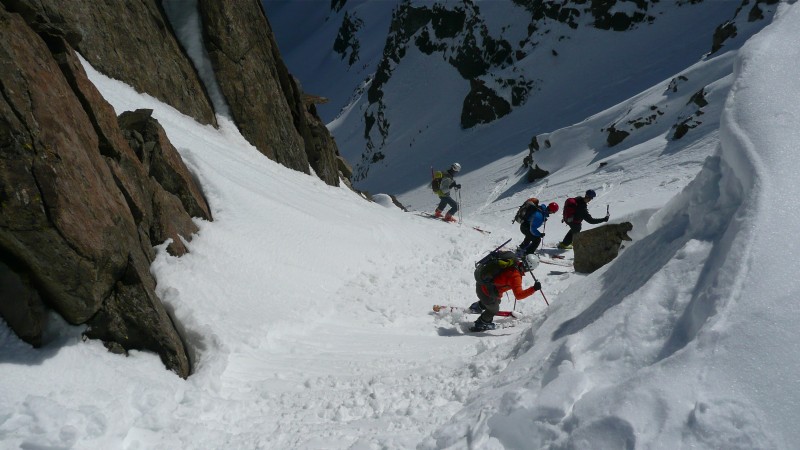 #2 Le haut du couloir : Départ entre la corniche et les rochers Le haut du couloir : Départ entre la corniche et les rochers