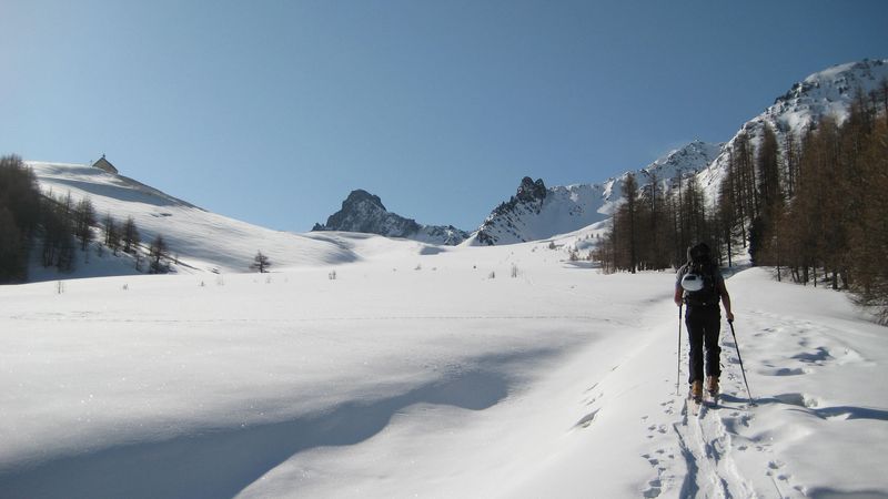 Chapelle de Clausis : Un bon plat pour nous échauffer... jusqu'au col de La Noire.
Tête des Toillies au fond.