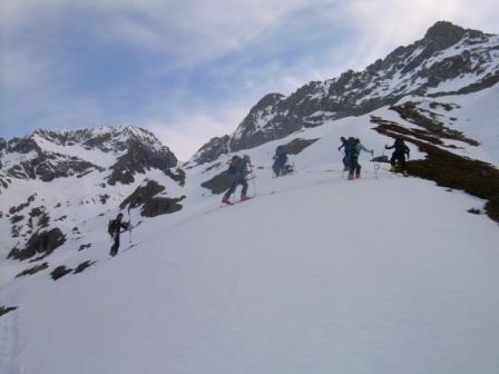 #1 montée au col du Chardon : bonne montée en compagnie , le col est à gauche montée au col du Chardon : bonne montée en compagnie , le col est à gauche