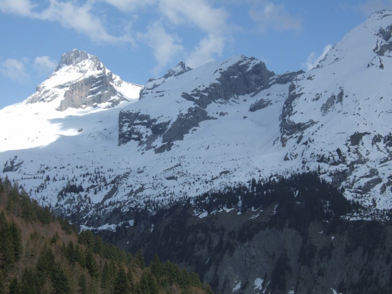 #1 Chombas Pré aux chèvres : au centre, le Pré aux chèvres,a gauche la Pte Percée,à droite la face Ouest du Mt Charvet Chombas Pré aux chèvres : au centre, le Pré aux chèvres,a gauche la Pte Percée,à droite la face Ouest du Mt Charvet