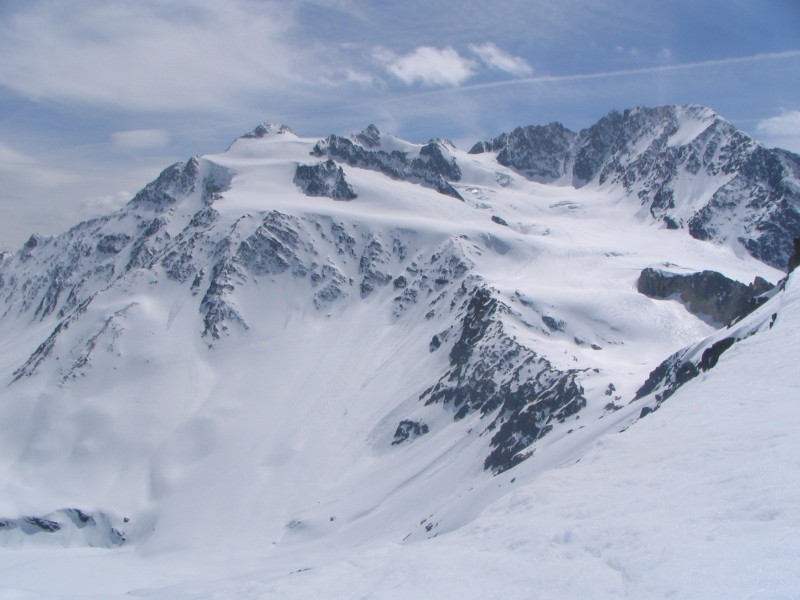 #5 Péclet-Polset : Vue depuis le col des Fonds. 2907 m, avant de descendre dans la mélasse d Péclet-Polset : Vue depuis le col des Fonds. 2907 m, avant de descendre dans la mélasse d'une pente Est, baignée de soleil depuis 7h le matin.