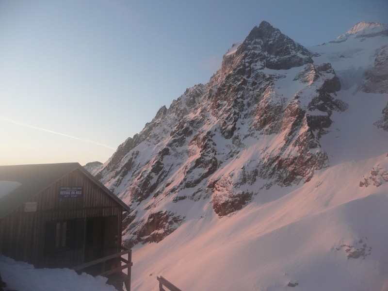#1 Refuge du Selé : Petit jour sur le refuge Refuge du Selé : Petit jour sur le refuge