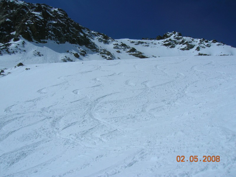 nos traces sous le brocan : un reve eveillé ,900 m de descente de pur plaisir pour un 2 mai dans le sud,c'est ça aussi le mercantour.