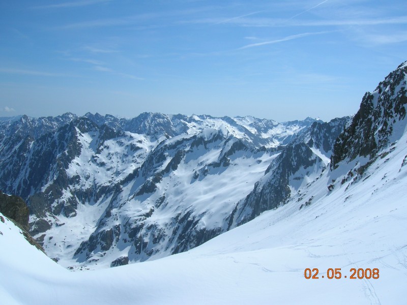 du col du Brocan : descente fabuleuse en perspective versant italien ,vers le refuge genova.