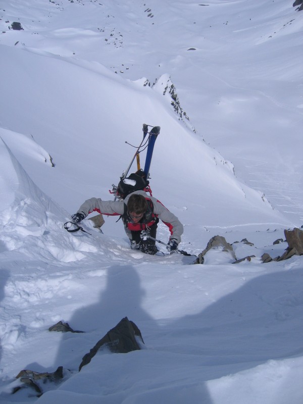 La sortie bien raide : Quelques cailloux qui ne permettent pas de descendre par là sans abimer les skis!