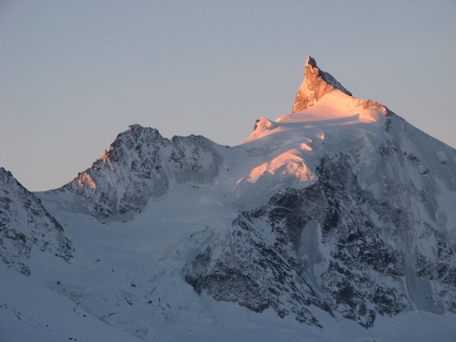 #13 Le Zinalrothorn : Lever de soleil depuis la cabane de Tracuit
epoustouflant! Le Zinalrothorn : Lever de soleil depuis la cabane de Tracuit
epoustouflant!