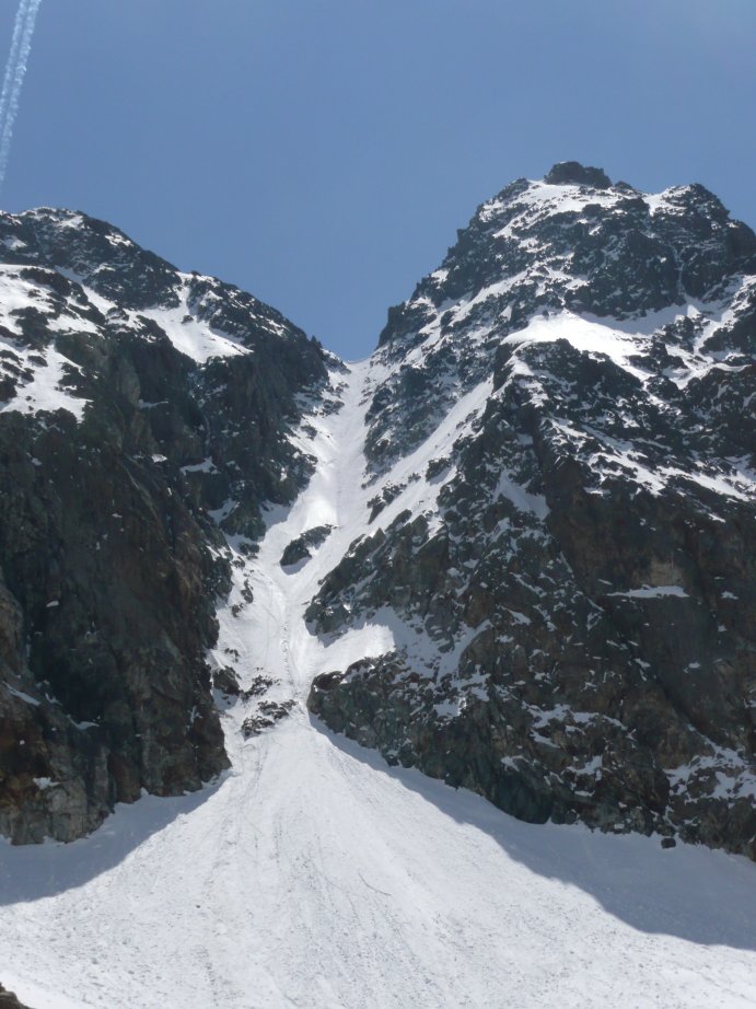 #8 l l'objectif premier : un peu goulotté, en neige dure et un poil expo en bas