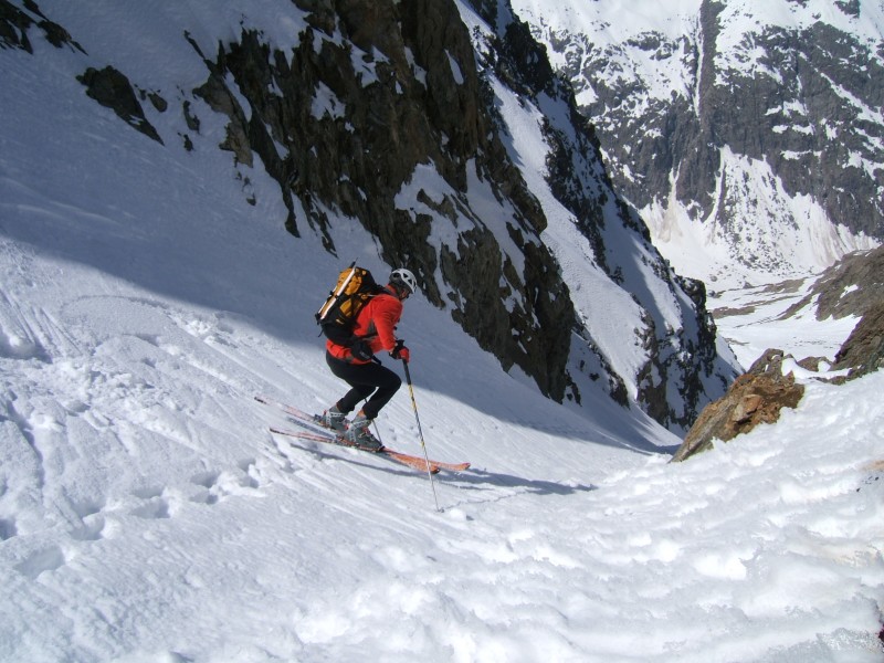 #14 premier virages : la neige est dure mais heureusement il y a une bonne accroche premier virages : la neige est dure mais heureusement il y a une bonne accroche