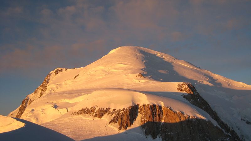 #8 Mont Blanc : depuis l Mont Blanc : depuis l'epaule du Maudit, si pres et pourtant encore bien loin....