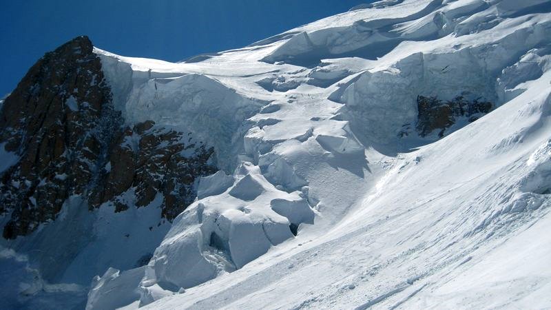Mont Blanc Face N : l'itineraire emprunté aujourd'hui pour rejoindre le Grand Plateau depuis le sommet