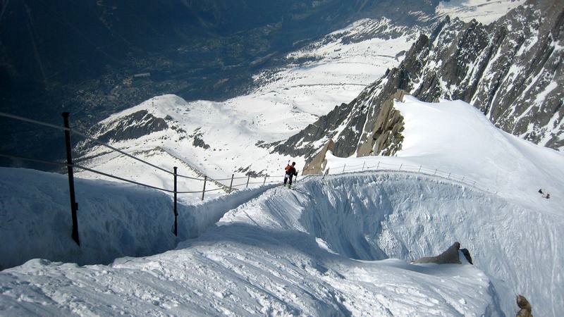 #5 Arete Aiguille du Midi : Etienne voulait carver l Arete Aiguille du Midi : Etienne voulait carver l'arete mais c'est visiblement interdit