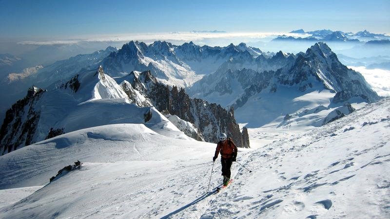 #10 Mont Blanc : Etienne a mis les peaux 123m. il fallait pas rater ça !!! Mont Blanc : Etienne a mis les peaux 123m. il fallait pas rater ça !!!