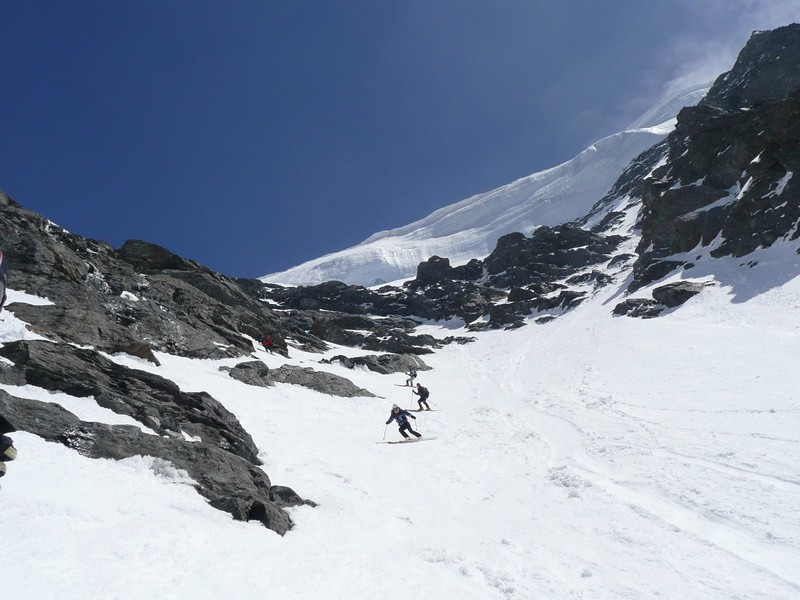 #11 Dome des Nants : Sous la barre de sérac...pas trop menaçante mais bon il vaut mieux ne pas trop traîner non plus. Dome des Nants : Sous la barre de sérac...pas trop menaçante mais bon il vaut mieux ne pas trop traîner non plus.