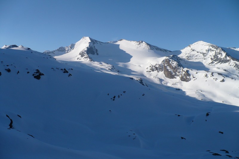 #2 Grande Aiguille Rousse (3482m) : Vue sur la Grande Aiguille Rousse (3482m) ou le soleil se lève. Grande Aiguille Rousse (3482m) : Vue sur la Grande Aiguille Rousse (3482m) ou le soleil se lève.