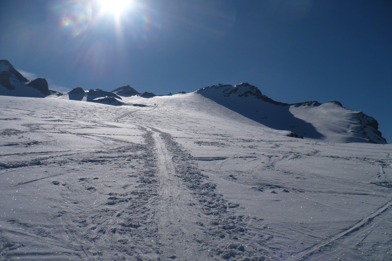 #4 Le Glacier de Bassagne : Le Glacier de Bassagne et au loin la Pointe de la Galise (3343m) avec la trace bien visible. Le Glacier de Bassagne : Le Glacier de Bassagne et au loin la Pointe de la Galise (3343m) avec la trace bien visible.