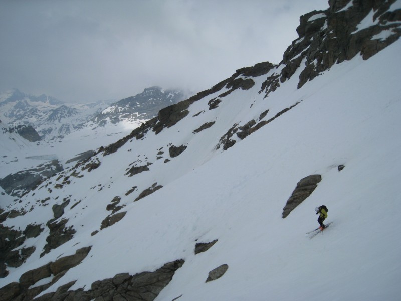 #11 sur la fin du couloir Ouest : tiens, ça ride maintenant en rive droite!! sur la fin du couloir Ouest : tiens, ça ride maintenant en rive droite!!
