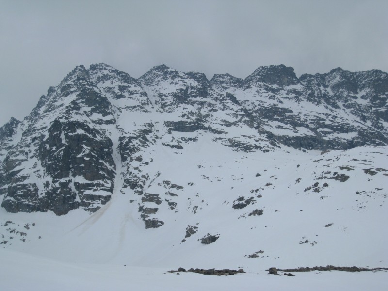 #12 Pointe de Bonneval : Le couloir descendu est le second en partant de la gauche (après la gorge évidente) Pointe de Bonneval : Le couloir descendu est le second en partant de la gauche (après la gorge évidente)