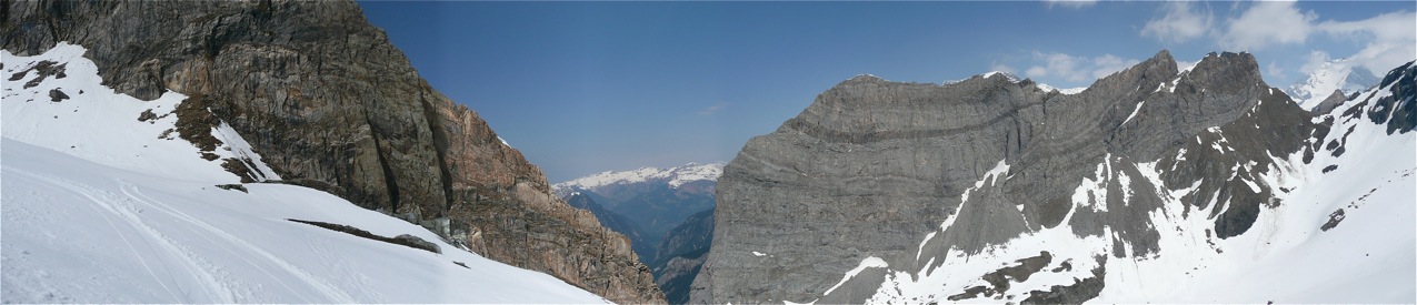 #8 Cirque du grand Marchet : Entre les cols du Petit et du Grand Marchet, le cirque .
Le col du Grand Marche est au fond à droite Cirque du grand Marchet : Entre les cols du Petit et du Grand Marchet, le cirque .
Le col du Grand Marche est au fond à droite